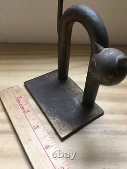 Sculpture de chat en laiton Art Déco de l'ère de la machine des années 1930 pour arrêter une porte ou comme serre-livres, 7,5Hx4L