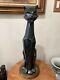 Sculpture De Chat Noir Cubiste Art Déco Moderne Vintage Sur Base En Laiton Signée Par L'artiste