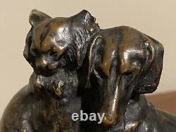 Sculpture en bronze 'Chat et Chien' de T. Cartier, Les Deux Amis Signés, Écaillage sur les Oreilles.