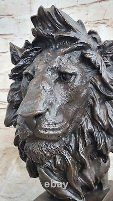 Sculpture en bronze représentant une tête de lion mâle africain, œuvre d'art signée, style Art déco, en marbre.