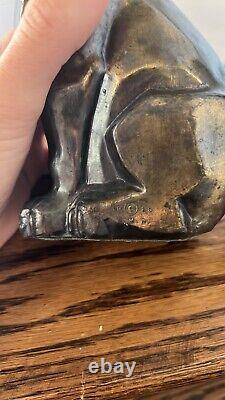 Serre-livres cubistes en forme de chat. Signé CMW 1929. Finition bronze antique.