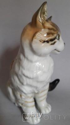 Si la traduction que je vous fournis est celle que vous recherchiez, le titre en français serait : 'Figurine de chat vintage Hutschenreuther Porcelain Statue Allemagne Art Rare Ancien 20e'