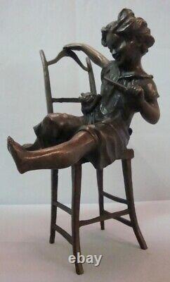 Statue de chat fille dans le style Art Nouveau, sculpture en bronze signée dans le style Art Déco
