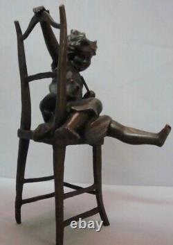 Statue de chat fille dans le style Art Nouveau, sculpture en bronze signée dans le style Art Déco