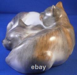 Superbe figurine de chat en porcelaine de Dresde