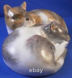 Superbe figurine de chat en porcelaine de Dresde