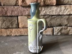 Translate this title in French: Vase Art Déco Vintage avec portrait de chat en céramique incisée, signé Art Moderne du milieu du siècle.