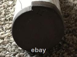 Translate this title in French: Vase Art Déco Vintage avec portrait de chat en céramique incisée, signé Art Moderne du milieu du siècle.