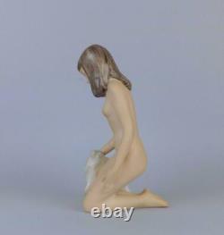 Une Exquise Porcelaine Art Déco Royal Dux Grande Figurine De Dame Nue Avec Un Chat