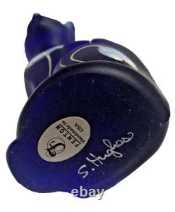 Verre d'art Fenton Chat BLEU COBALT avec Fleurs Signé S. Hughes