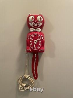 Vintage Des Années 1980 Red Jeweled Kit Klock Cat Avec Moteur D'origine Et Prise